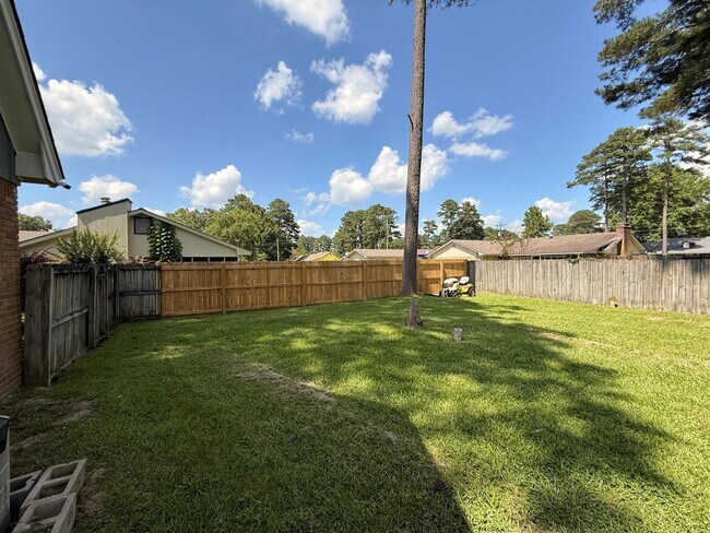 Building Photo - Spacious 4BR Home in Desirable North Columbus