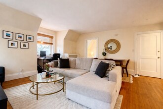 Building Photo - 1748 Beacon St