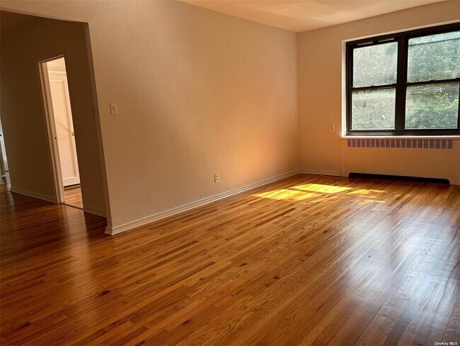 Building Photo - 13 Welwyn Rd