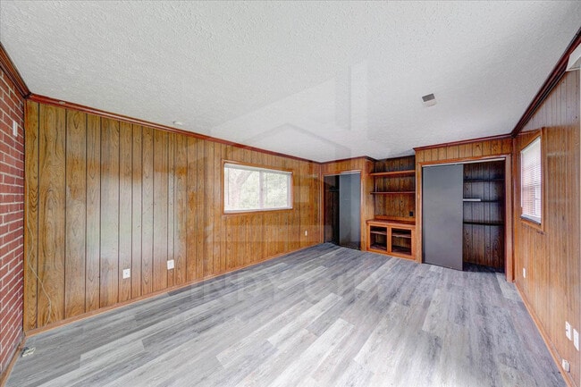 Building Photo - 4007 Downes Dr