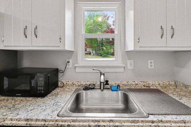 Building Photo - Beautiful 3 Bedroom Home in North Chesterfield ***Available Early July 2026***