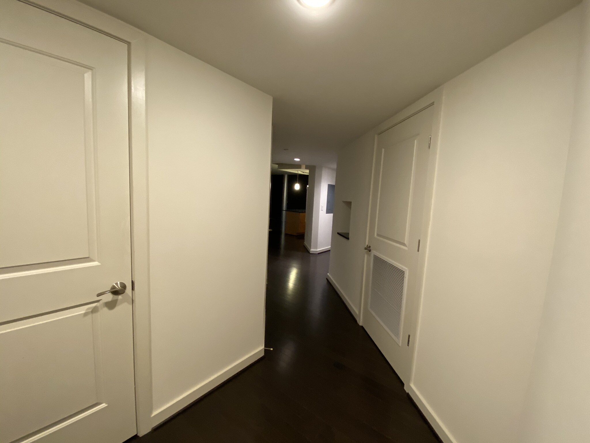 Entrance hallway - 1025 First St SE