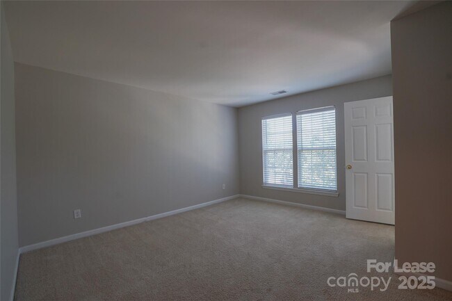 Building Photo - 6021 Queens Walk Ct