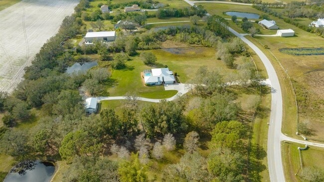 Building Photo - 1950 Bern Creek Loop