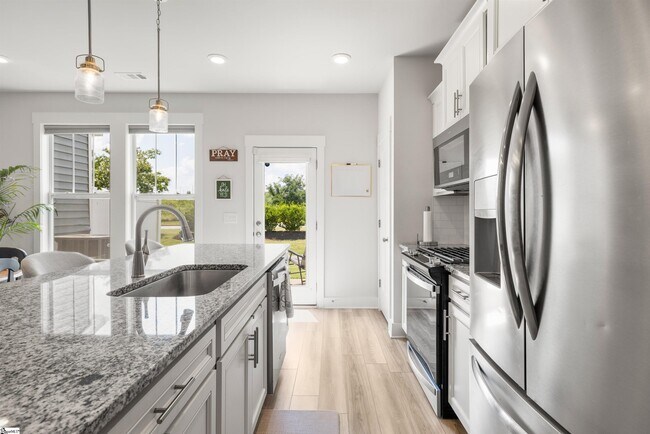 Building Photo - 127 Shallons Dr