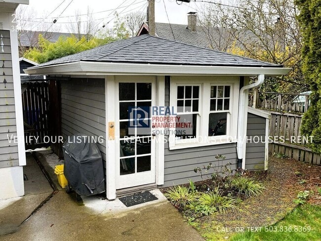 Building Photo - 2219 SE Tamarack Ave