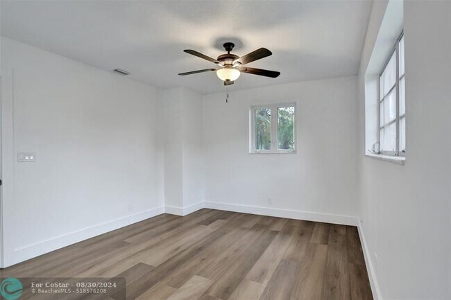 Building Photo - 161 SW 75th Ave