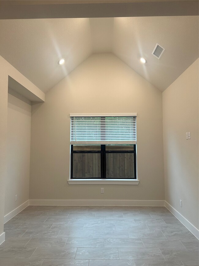 Building Photo - 7102 Carriage Lgt Dr