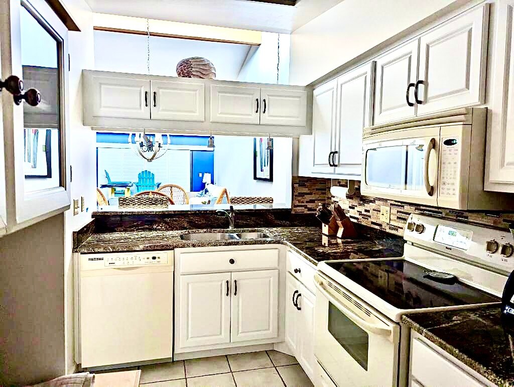 Building Photo - 11650 Capri Cir S