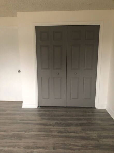 Building Photo - 516 E Wedgewood Ave