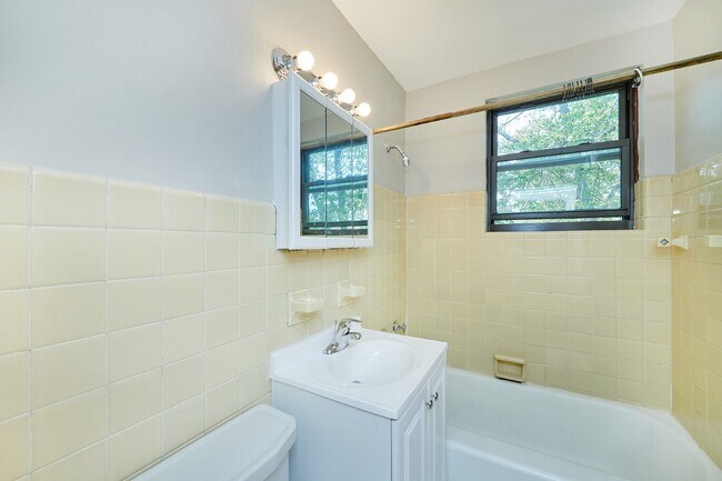 Building Photo - 7371 N Winchester Ave