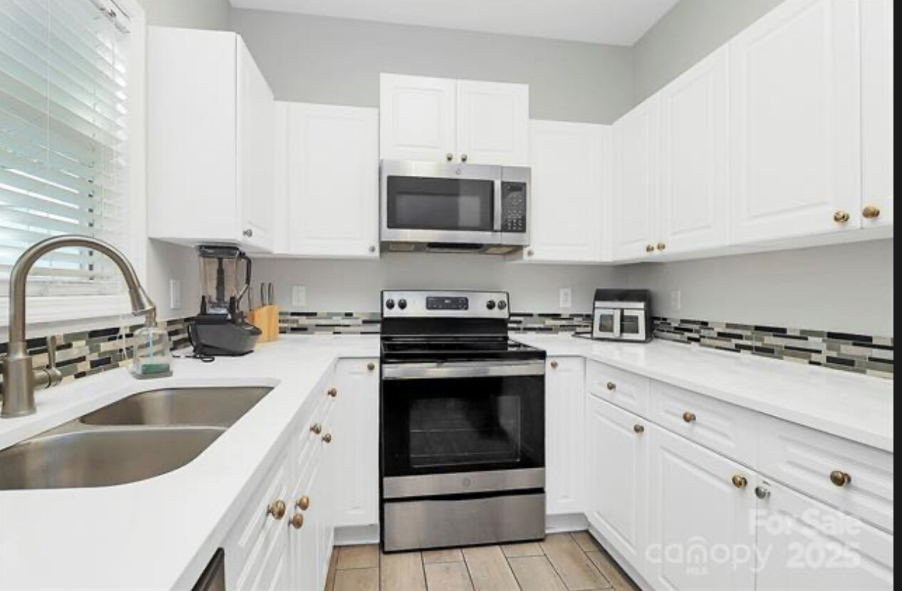 Building Photo - 5943 Pisgah Way