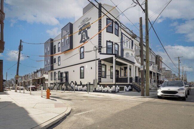 Building Photo - 2926 W Oxford St