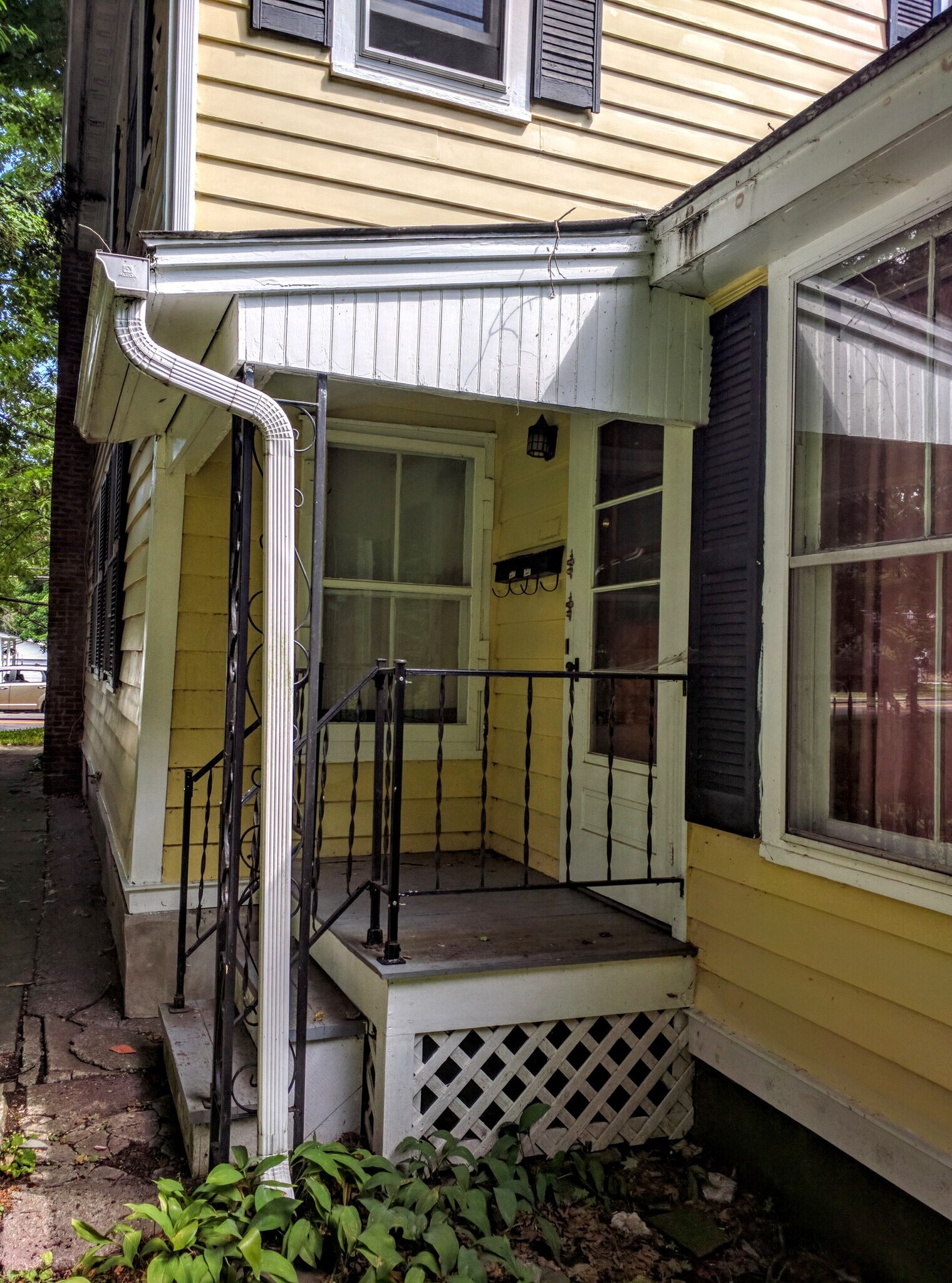 Northside porch, Access to Main St. - 92 S Main St