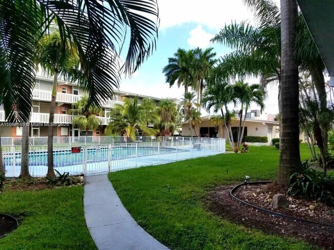 Building Photo - 141 NE 10th Ave