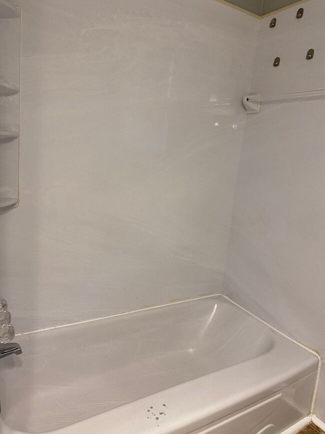 Building Photo - Great Location! Off College St! 3 Bed/1 Bath with 1000 sq. ft.