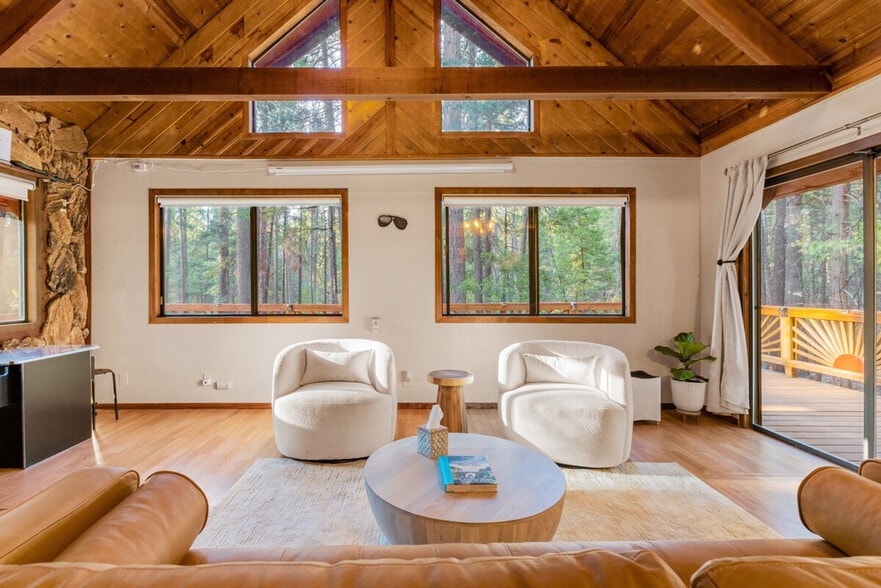 Building Photo - 30856 Thumper Dr