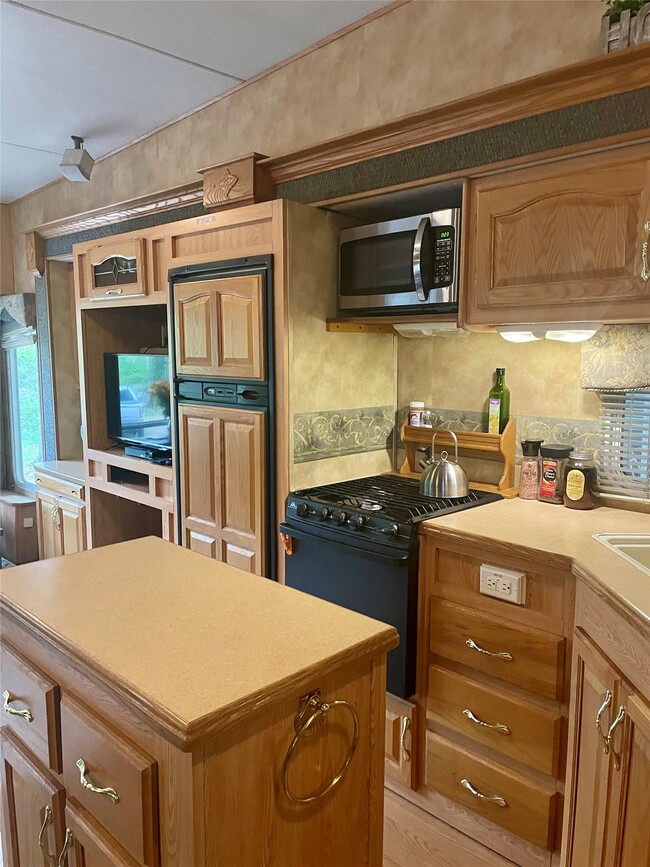 Building Photo - 5972 TX-147