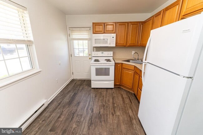 Building Photo - 30704 Hampden Ave