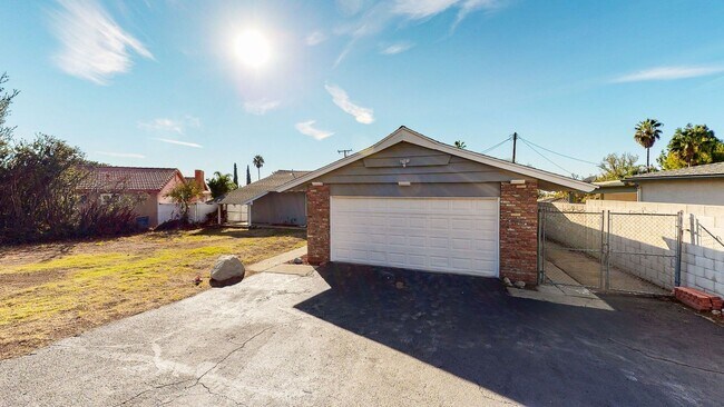 Building Photo - AVAILABLE NOW! RANCHO CUCAMONGA UPDATED Family Home 4+2