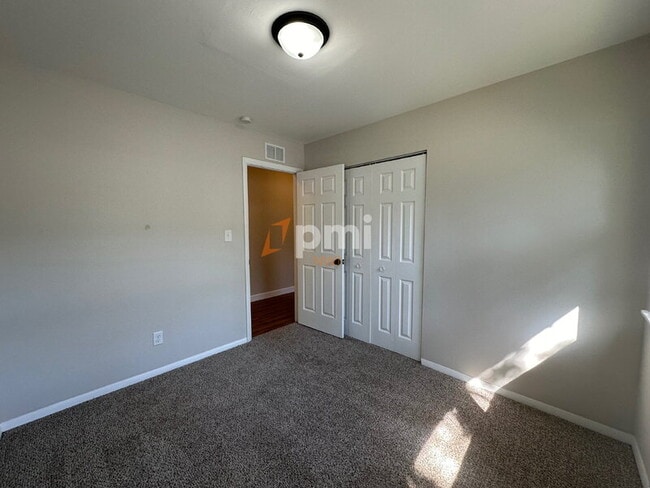 Building Photo - 613 Southwind Dr