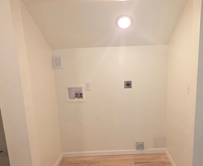 Building Photo - 3312 S Graystone Pl