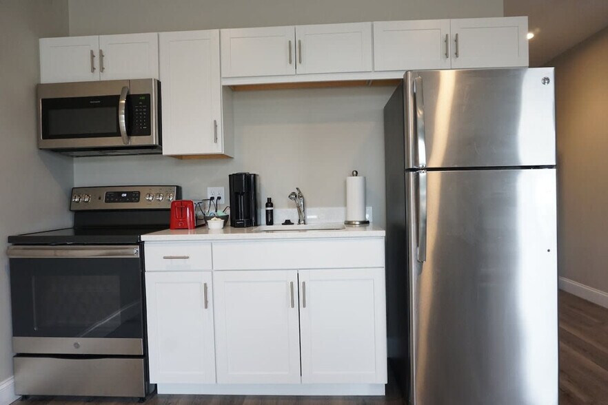 Building Photo - 140 Pearl St