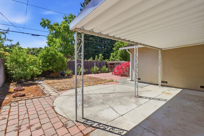 Building Photo - What a Great Home! Available Now!