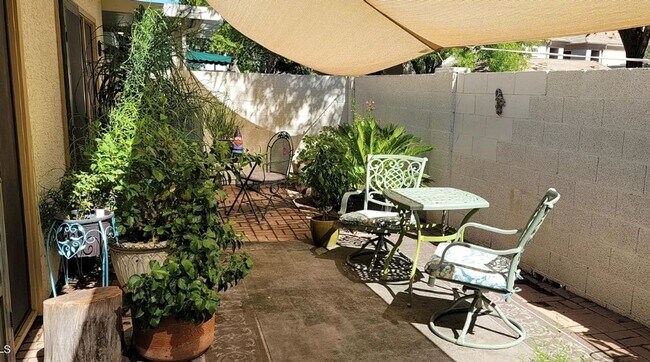 Building Photo - Charming 3BR Townhome in Glendale
