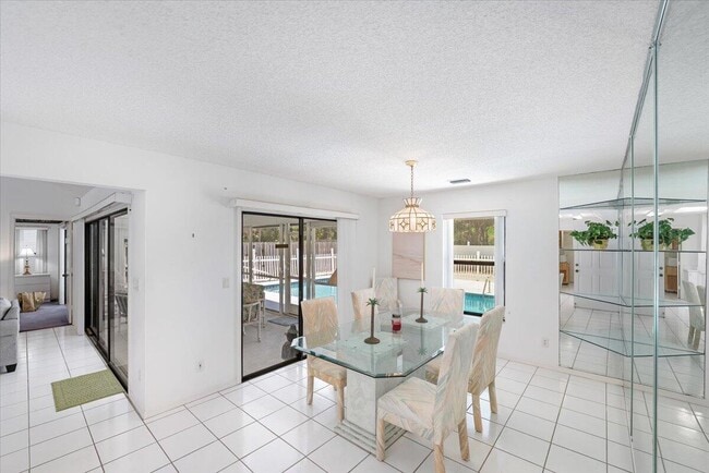 Building Photo - 901 Sandy Oaks Dr