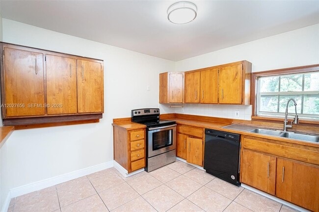 Building Photo - 5613 Pierce St