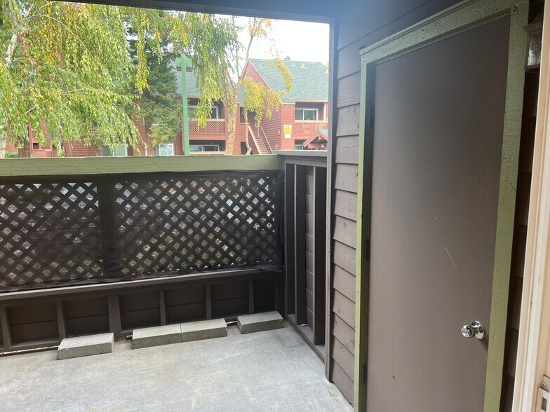 Building Photo - 923 Catkin Ct