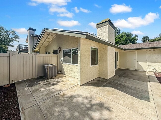 Building Photo - Nice 2B/2BA w/ Private Patio, A/C, Washer/...