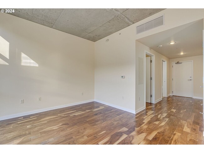 Building Photo - Modern Condo in NW District, Portland! On ...