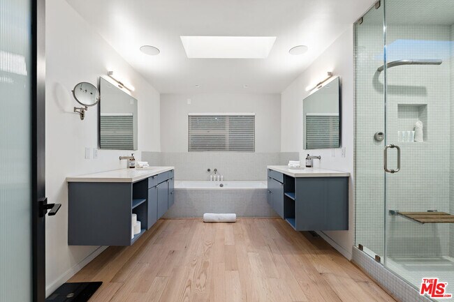 Building Photo - 10134 Angelo View Dr