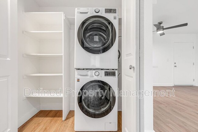 Building Photo - 5807 Laurel Canyon Blvd