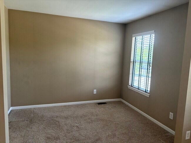Building Photo - 1729 Ramsey Dr