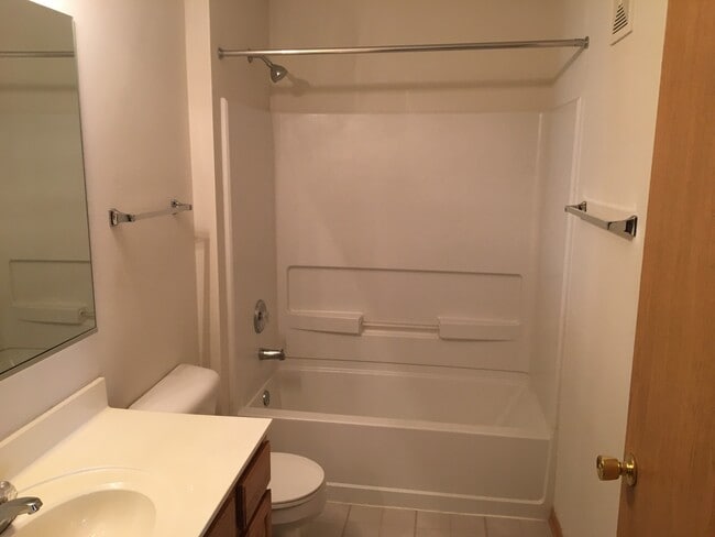 Building Photo - 122 Bertram Dr