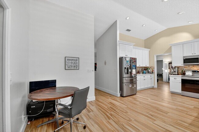 Building Photo - 2700 Yarmouth Dr
