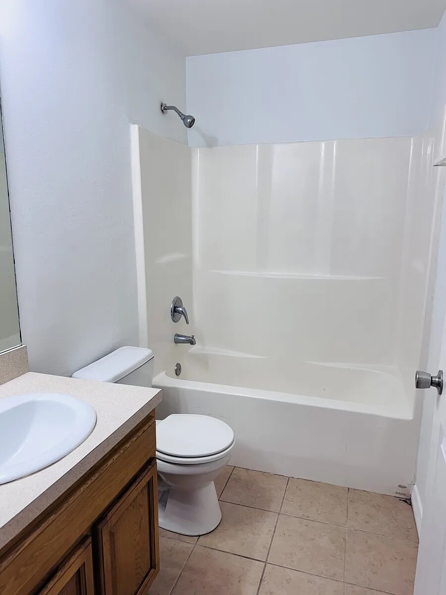 Building Photo - 8016 Lowndes St