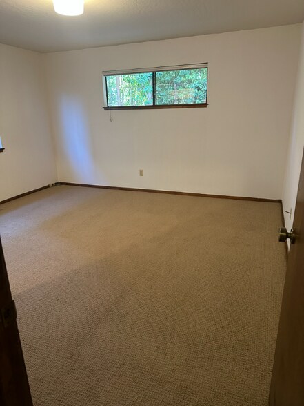 Building Photo - 167 Clark St