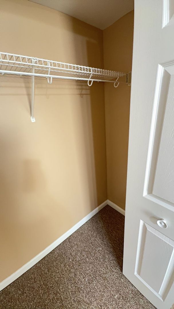 Building Photo - Laurel Station 3bed/2bath for $2550/month (entire unit)! Monthly rent includes TWO assigned parki...