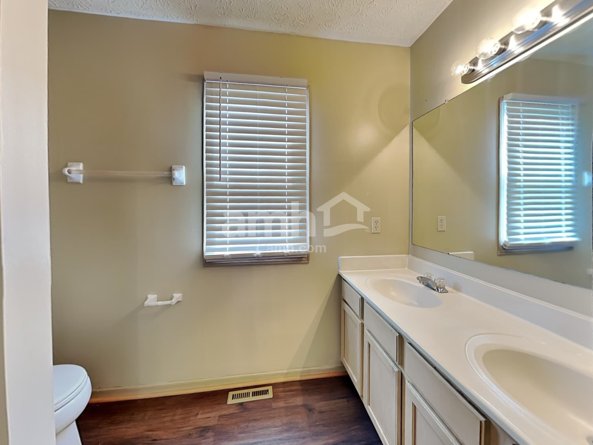 Building Photo - 5563 Crenton Dr