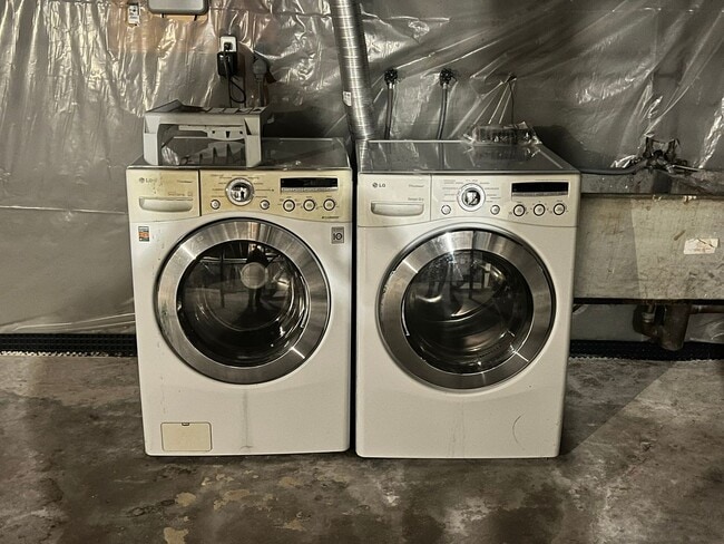 Building Photo - Beautiful, Single Family Colonial for Rent in Springfield!