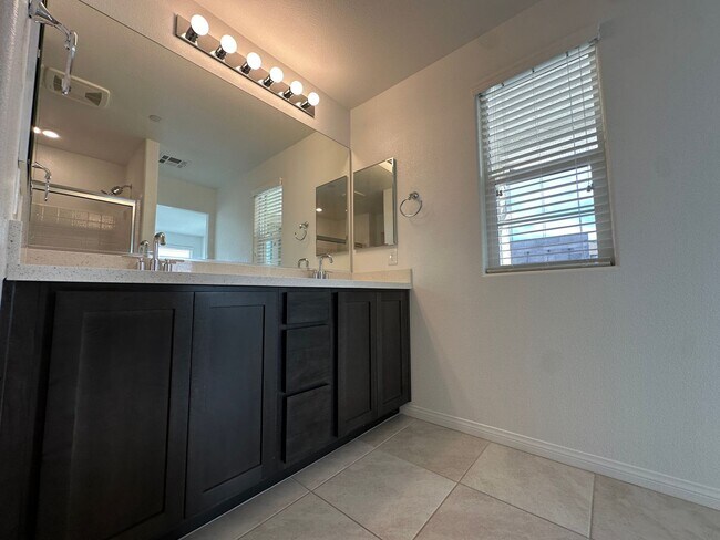 Building Photo - Henderson Townhome for rent