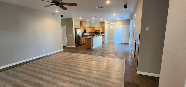 Building Photo - Lone Mountain Heights Luxury Living! 1st-m...