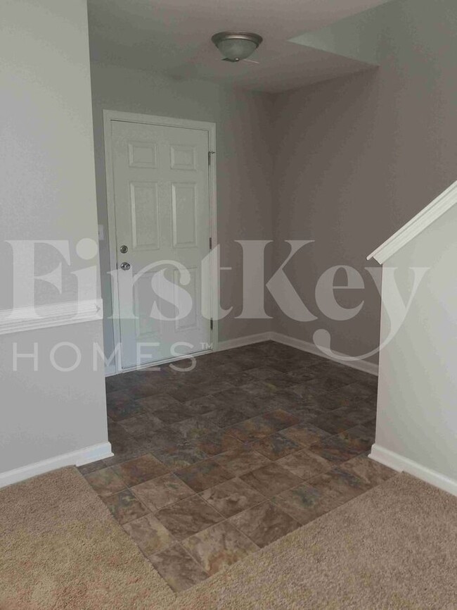 Building Photo - 4406 Vernon Cir SE