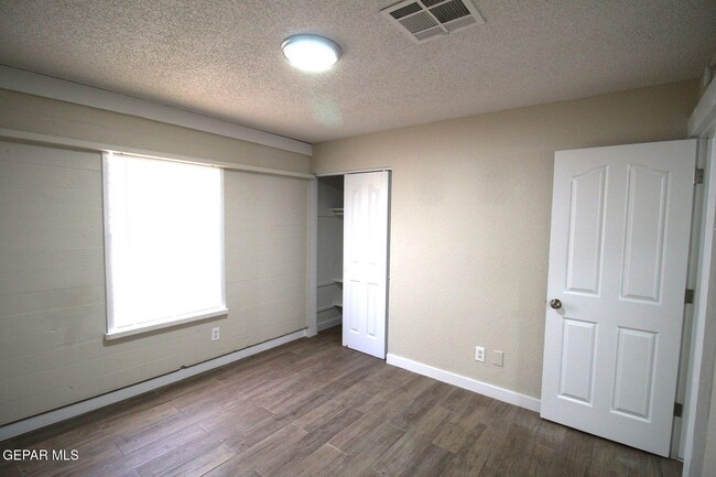 Building Photo - 4517 Loma Canada Ct