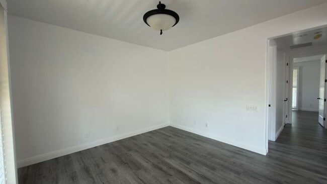 Building Photo - A Perfect Blend of Luxury, Comfort & Style