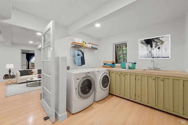 Building Photo - 1533 Allyn Ave